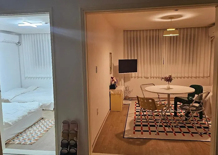 Large 2br Near Hongdae, Mangwon Market & River, 6 Guests * Seoel