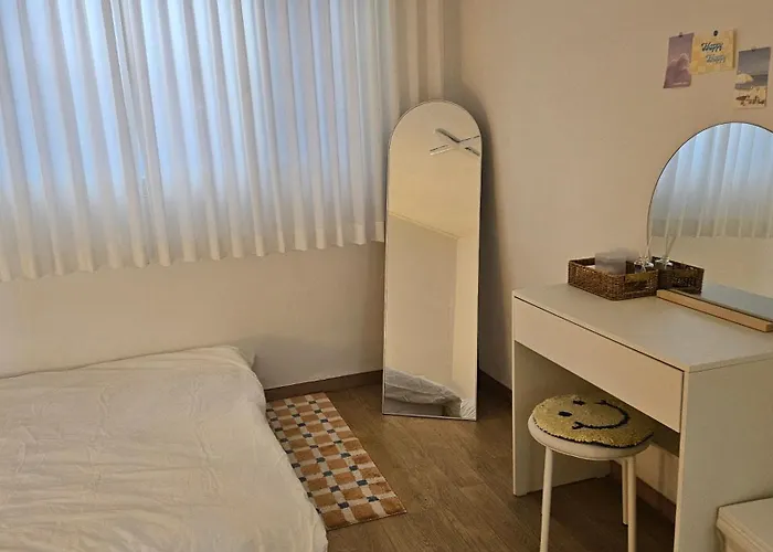 Large 2br Near Hongdae, Mangwon Market & River, 6 Guests * Seoel