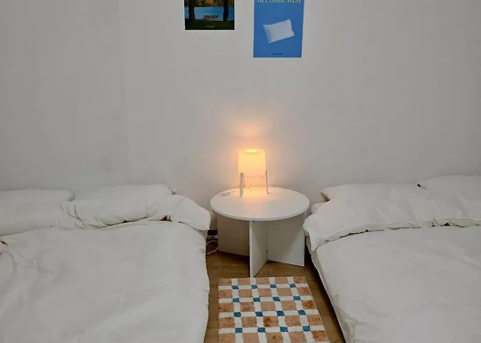 Large 2br Near Hongdae, Mangwon Market & River, 6 Guests Appartement Seoel